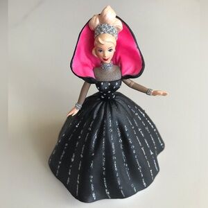 Hallmark Keepsake Holiday Barbie Ornament - 1998